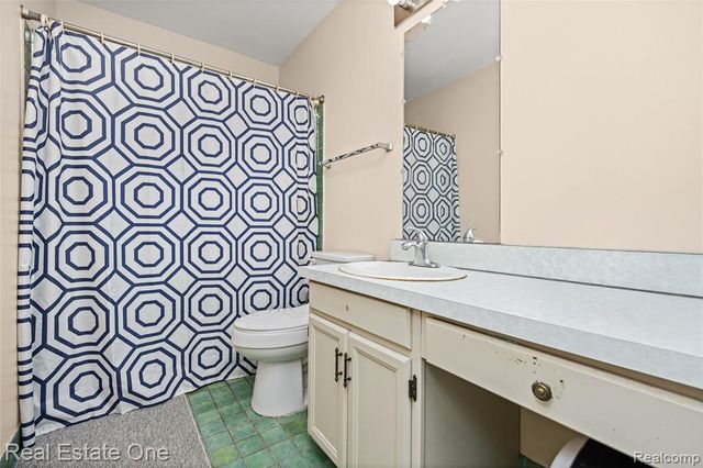 5226 Brett Court, West Bloomfield, MI 48322