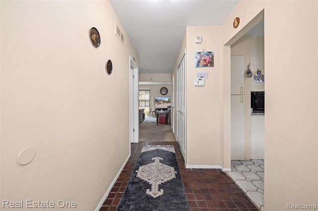 5226 Brett Court, West Bloomfield, MI 48322