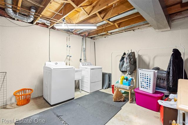 5226 Brett Court, West Bloomfield, MI 48322