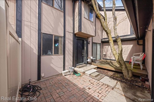 5226 Brett Court, West Bloomfield, MI 48322