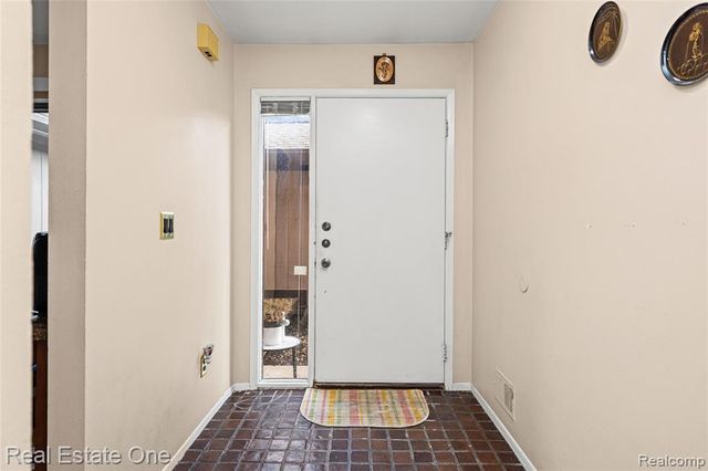 5226 Brett Court, West Bloomfield, MI 48322