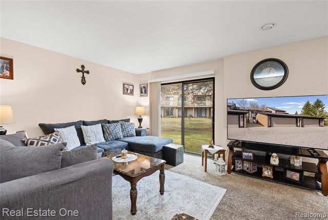 5226 Brett Court, West Bloomfield, MI 48322