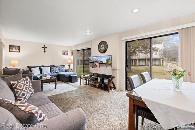 5226 Brett Court, West Bloomfield, MI 48322