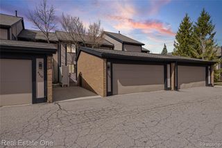 5226 Brett Court, West Bloomfield, MI 48322