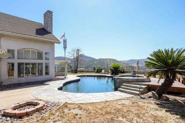 9448 Quail Canyon Road, El Cajon, CA 92021