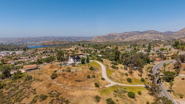 9448 Quail Canyon Road, El Cajon, CA 92021