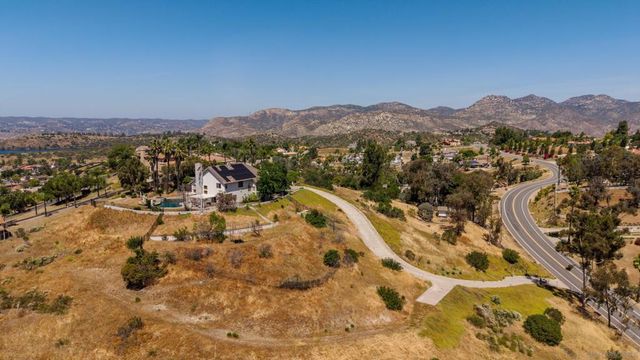 9448 Quail Canyon Road, El Cajon, CA 92021