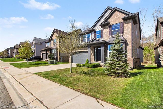 4817 W Stonegate Circle, Lake Orion, MI 48359