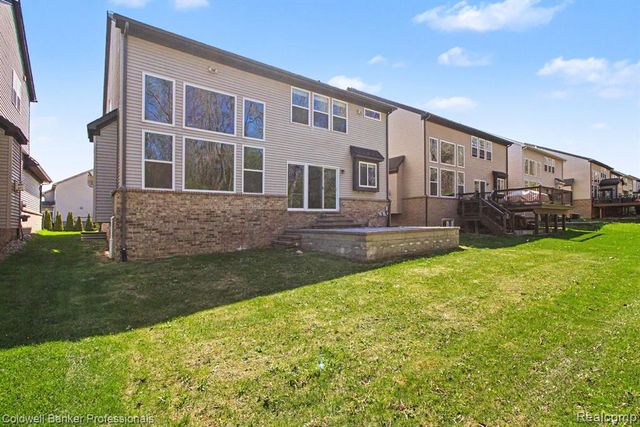 4817 W Stonegate Circle, Lake Orion, MI 48359