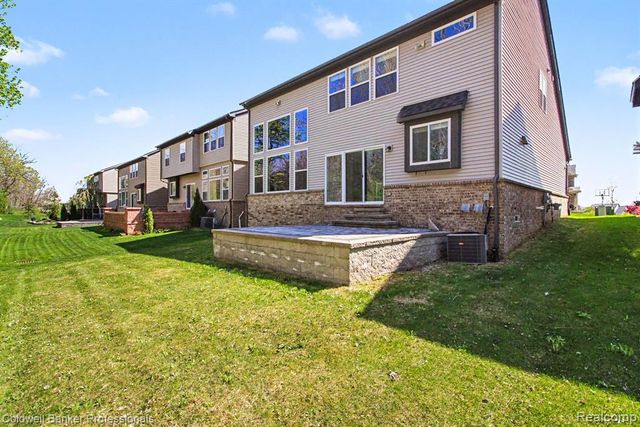 4817 W Stonegate Circle, Lake Orion, MI 48359