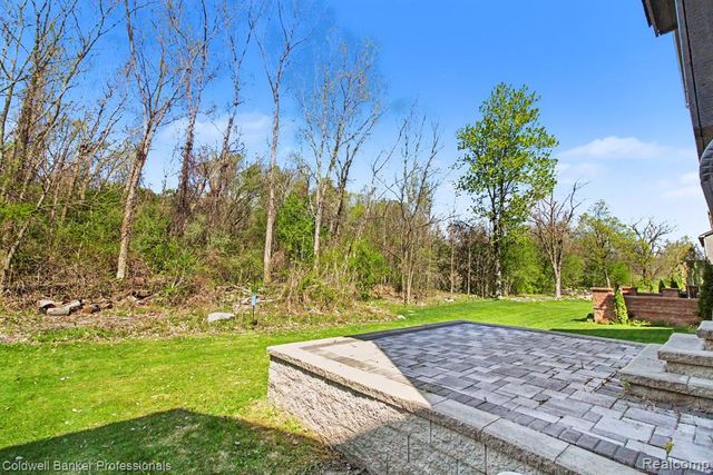 4817 W Stonegate Circle, Lake Orion, MI 48359