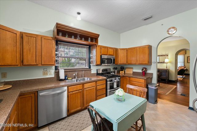 103 S MAGNOLIA Avenue, Green Cove Springs, FL 32043