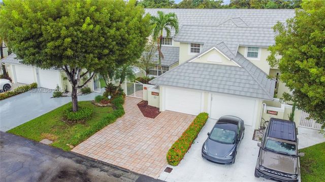 9929 NW 49th Ter, Doral, FL 33178