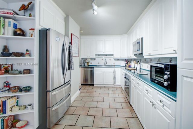 9929 NW 49th Ter, Doral, FL 33178