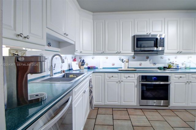 9929 NW 49th Ter, Doral, FL 33178