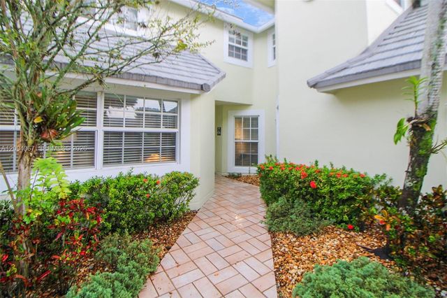 9929 NW 49th Ter, Doral, FL 33178