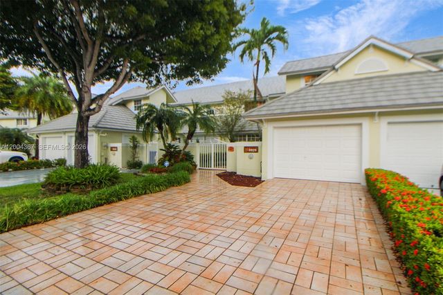 9929 NW 49th Ter, Doral, FL 33178