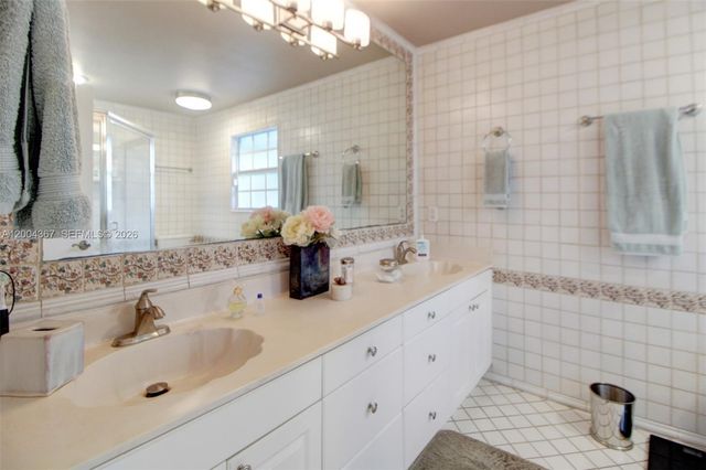 9929 NW 49th Ter, Doral, FL 33178