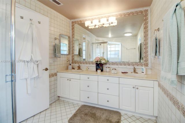 9929 NW 49th Ter, Doral, FL 33178
