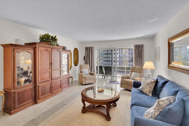 2600 Diana Drive 301, Hallandale Beach, FL 33009