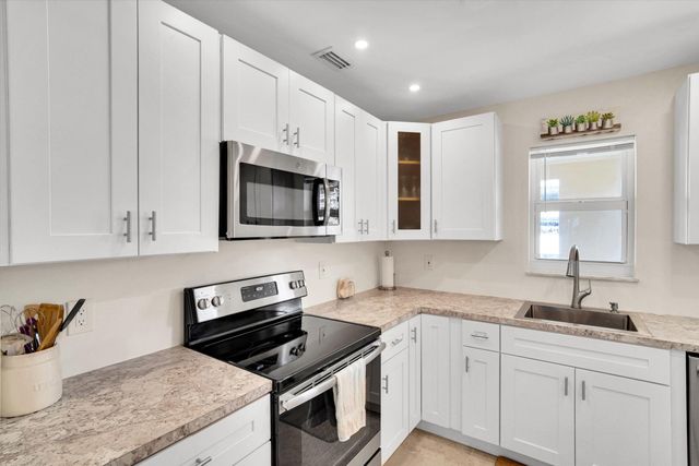 2600 Diana Drive 301, Hallandale Beach, FL 33009