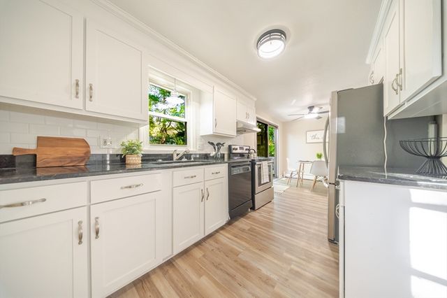 20 Meadowbrook Dr, Easthampton, MA 01027