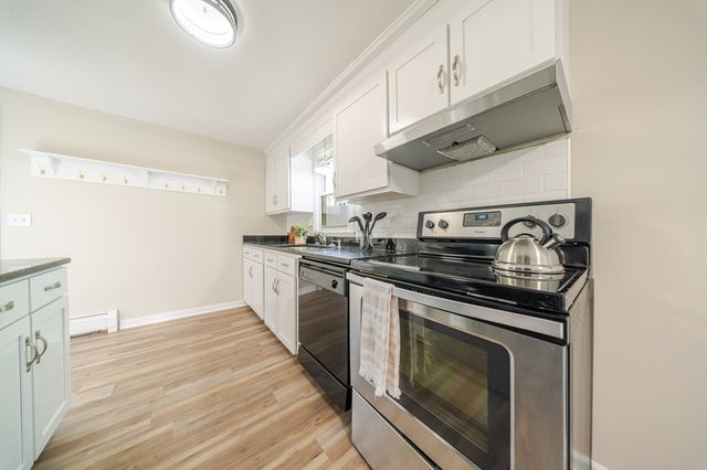 20 Meadowbrook Dr, Easthampton, MA 01027