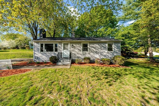 20 Meadowbrook Dr, Easthampton, MA 01027