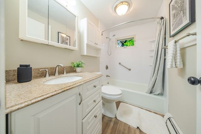 20 Meadowbrook Dr, Easthampton, MA 01027