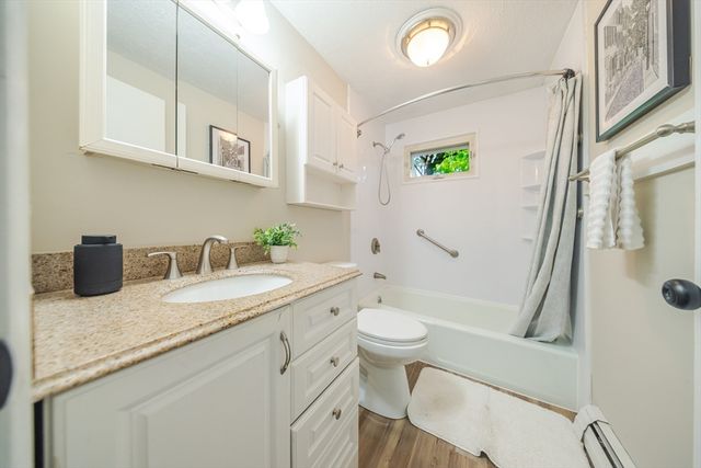 20 Meadowbrook Dr, Easthampton, MA 01027