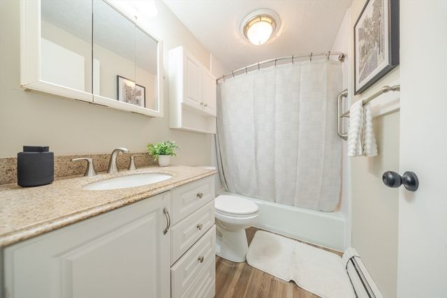 20 Meadowbrook Dr, Easthampton, MA 01027