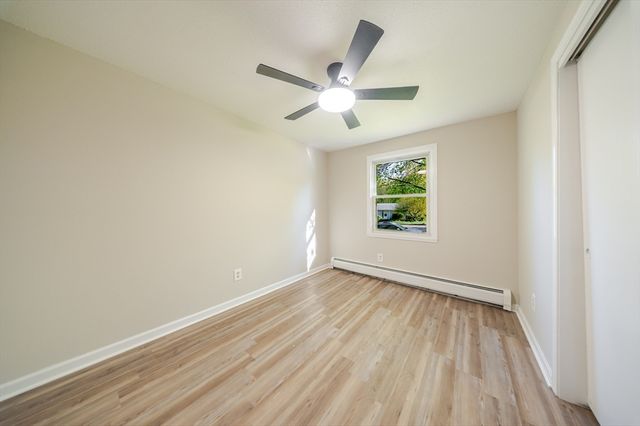 20 Meadowbrook Dr, Easthampton, MA 01027