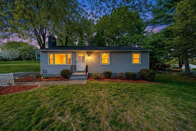 20 Meadowbrook Dr, Easthampton, MA 01027
