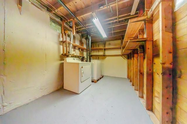 20 Meadowbrook Dr, Easthampton, MA 01027