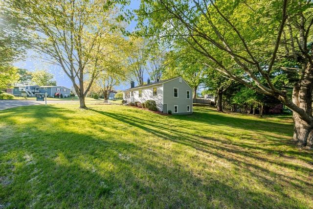 20 Meadowbrook Dr, Easthampton, MA 01027