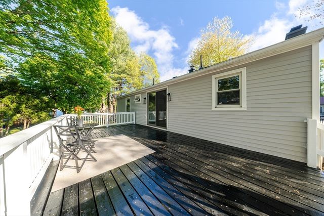 20 Meadowbrook Dr, Easthampton, MA 01027