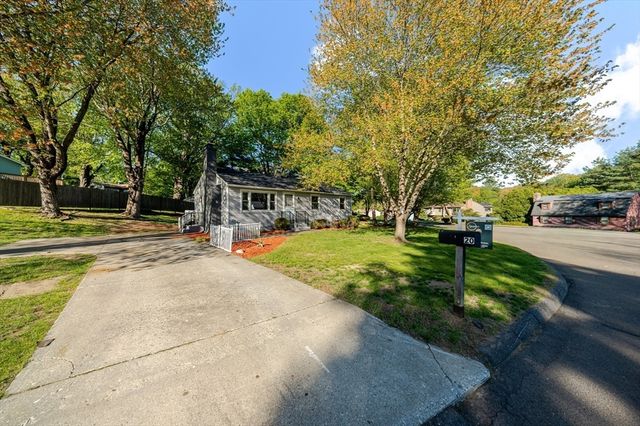 20 Meadowbrook Dr, Easthampton, MA 01027
