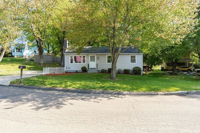 20 Meadowbrook Dr, Easthampton, MA 01027