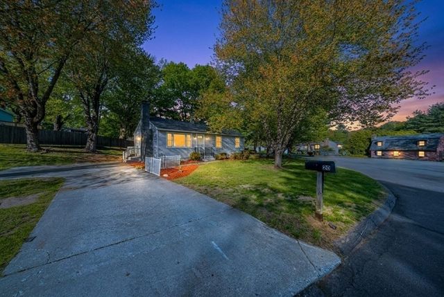 20 Meadowbrook Dr, Easthampton, MA 01027