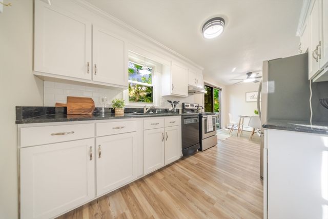 20 Meadowbrook Dr, Easthampton, MA 01027