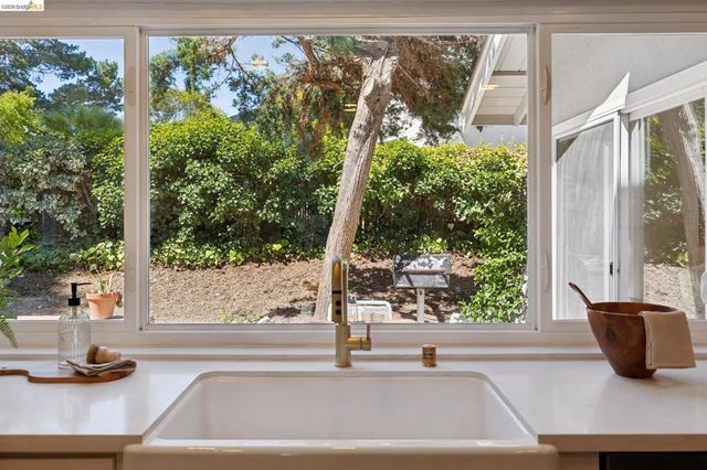 2333 Lariat Ln, Walnut Creek, CA 94596