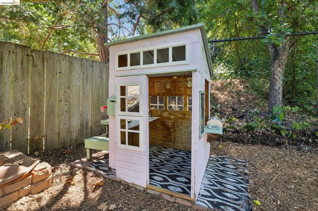 2333 Lariat Ln, Walnut Creek, CA 94596