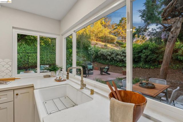 2333 Lariat Ln, Walnut Creek, CA 94596