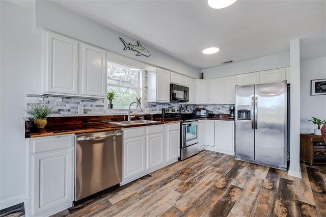 1090 Goldfinch Loop NE, Townsend, GA 31331