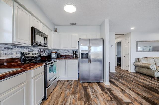 1090 Goldfinch Loop NE, Townsend, GA 31331