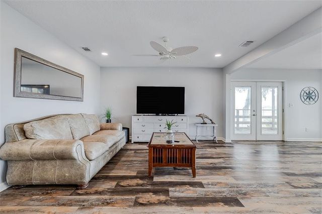 1090 Goldfinch Loop NE, Townsend, GA 31331