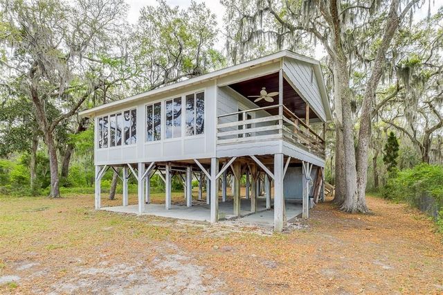 1090 Goldfinch Loop NE, Townsend, GA 31331