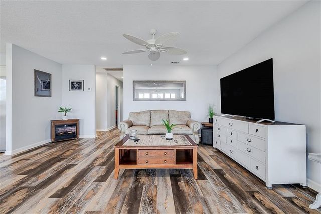 1090 Goldfinch Loop NE, Townsend, GA 31331