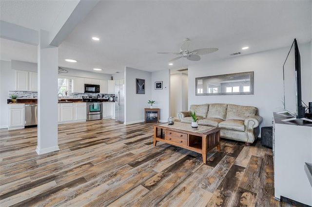 1090 Goldfinch Loop NE, Townsend, GA 31331