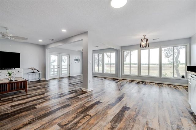 1090 Goldfinch Loop NE, Townsend, GA 31331
